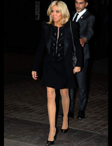 brigitte macron petite tailleur